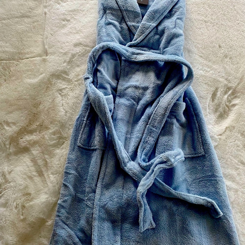 Bathrobe Hudson Park Collection , blue in color. - Picture 2 of 7